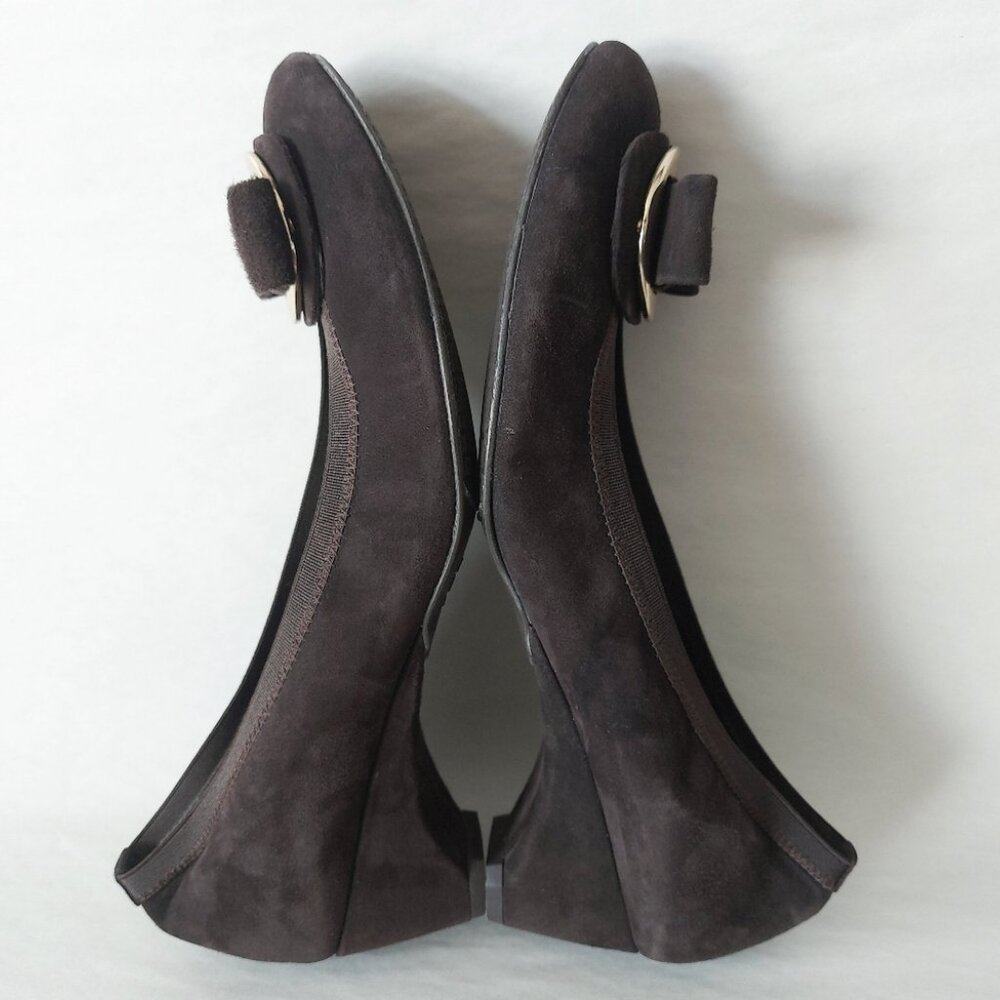 Stuart Weitzman Beaudelair Retro Suede Wedge Pump Size 8 Bow Low Heel Slip-on - Picture 7 of 13